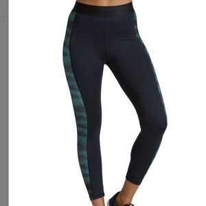 Noli Yoga Black/Green Camo Jolie Leggings